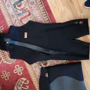 Scubapro half wet suit men's large  with hood